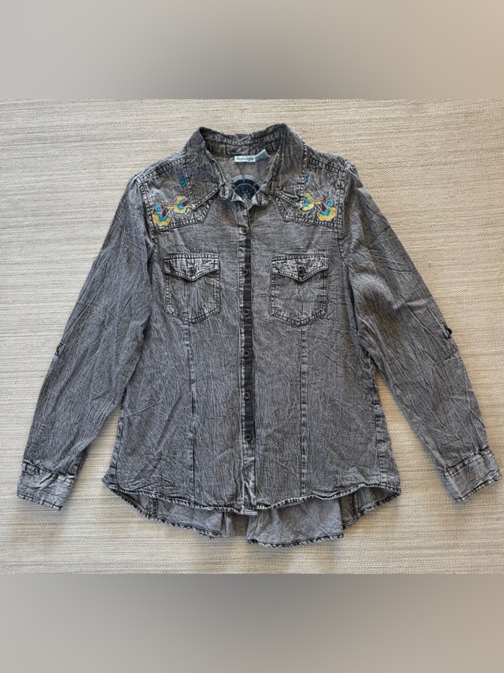 Nostalgia grey denim embroidered floral boho long sleeve button up shirt women M - Picture 3 of 4